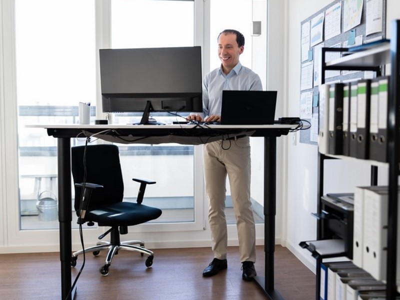 configure height-adjustable desk for maximal benefits